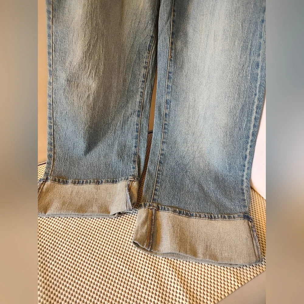 Time and Tru Women's Size 14 High Rise Straight Jeans w/Cuffs Light Wash NWT - Picture 4 of 6